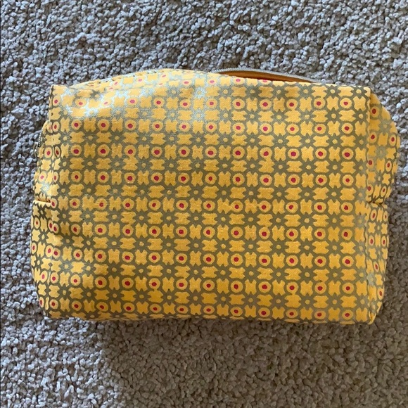 L’occitane Yellow Makeup Bag - Picture 2 of 4
